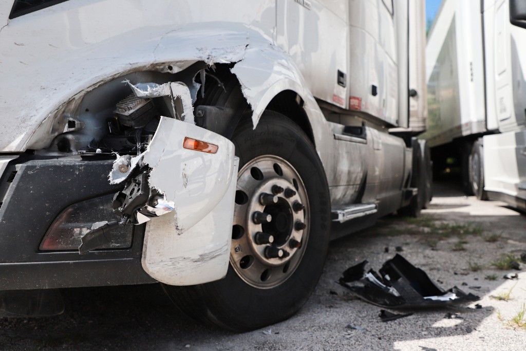Common Causes of Truck Accidents in Alberta Understanding Alberta’s Trucking Regulations and Driver Requirements